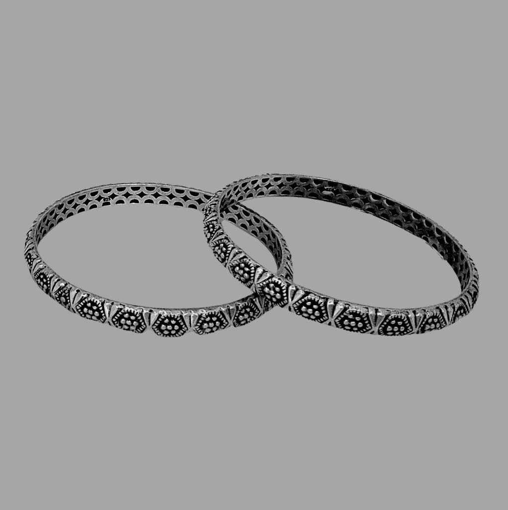 https://www.jewelnidhi.com/img/1610005767AQ BANGLE 0007.jpeg.jpg